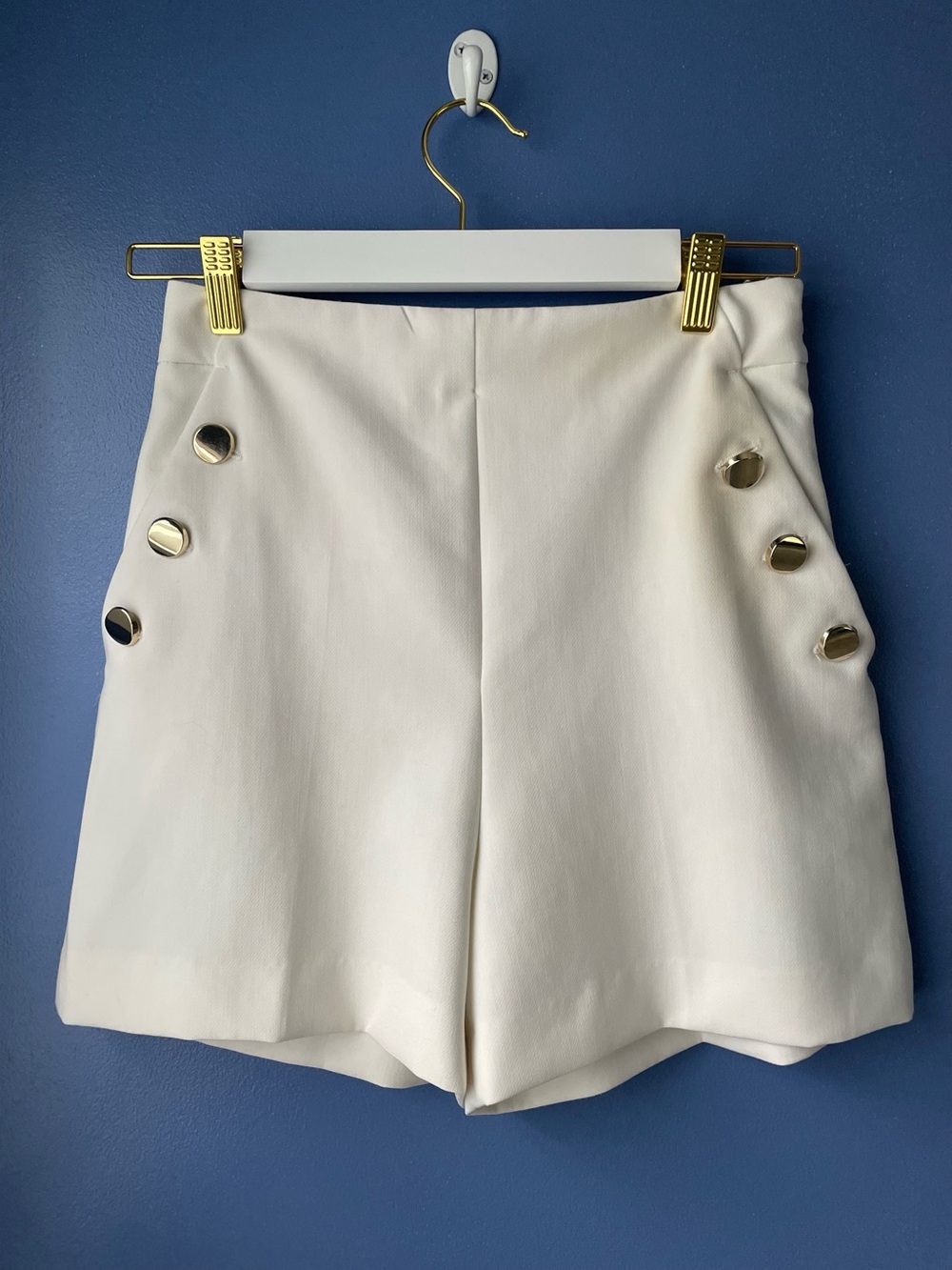 Zara high waisted gold side buttons white culotte flare shorts S